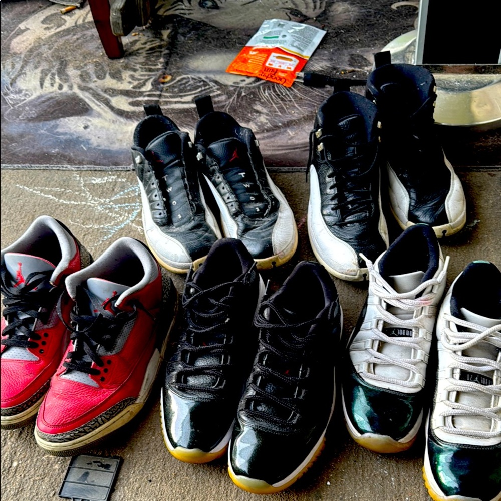 I’m selling a bundle of Jordan shoes sizes 11